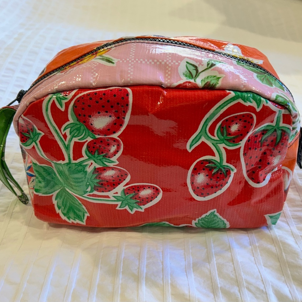 Floral Oilcloth Toiltery Bag - Loveshine - Picture 2 of 6
